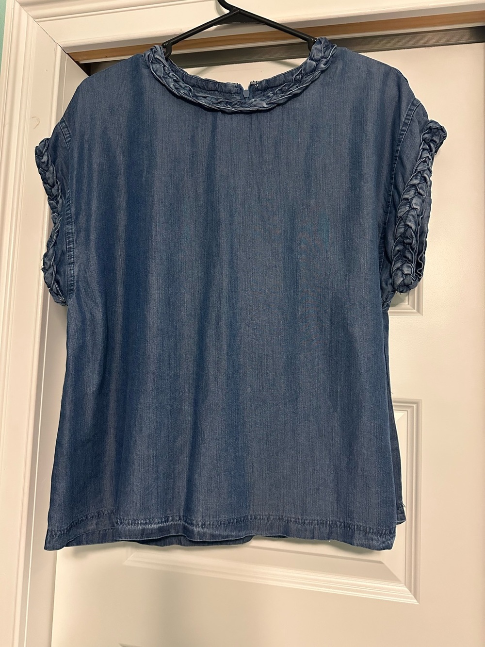 Entro Chambray Boxy Top Braided Neck & Cuffs Tencel Sz Small Summer Western EEUC